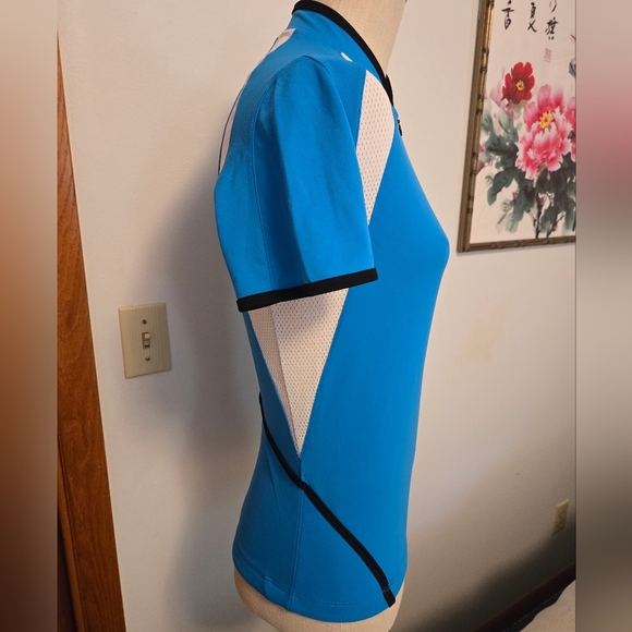 SHEBEEST SKY BLUE & BLACK BICYCLING ATHLETIC TOP. SIZE SMALL. - Picture 2 of 11